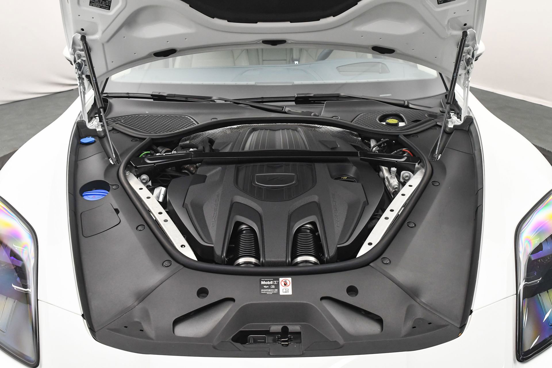 Used 2025 Porsche Panamera 4 image 30