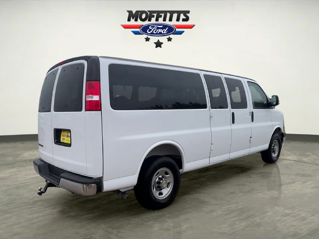 Used 2025 Chevrolet Express 3500 LT w/ LT Preferred Equipment Group RWD image 5