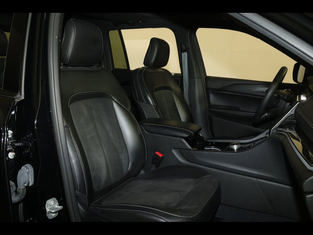 Used 2023 Jeep Grand Cherokee Altitude image 28