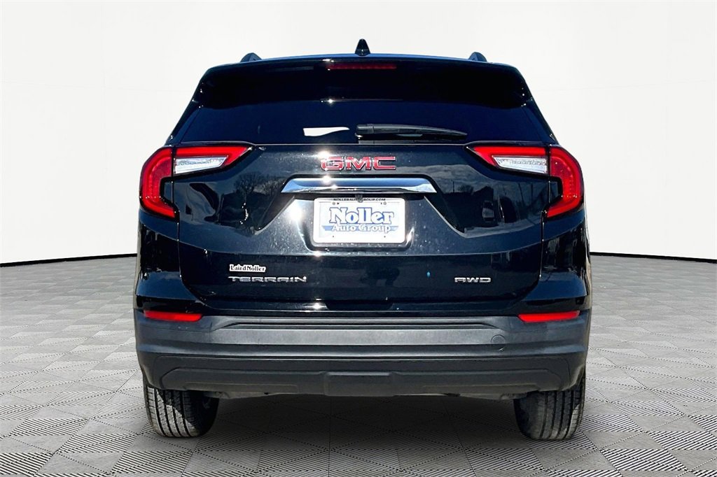 Used 2022 GMC Terrain SLE w/ Driver Convenience Package image 4