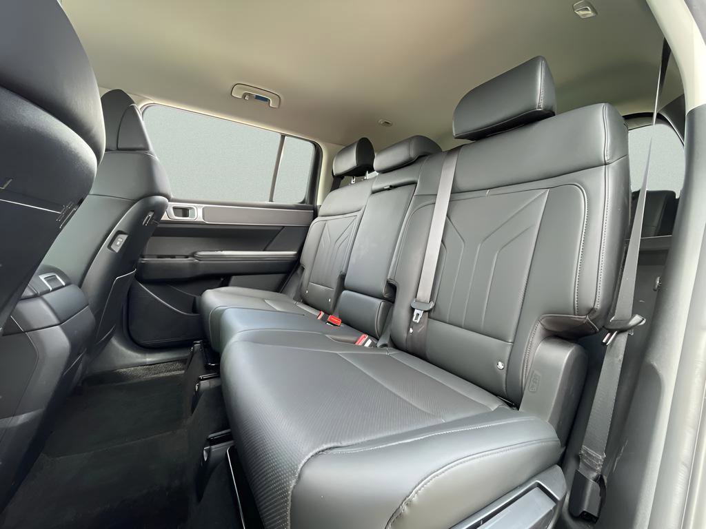 Used 2025 Hyundai Santa Fe SEL image 15