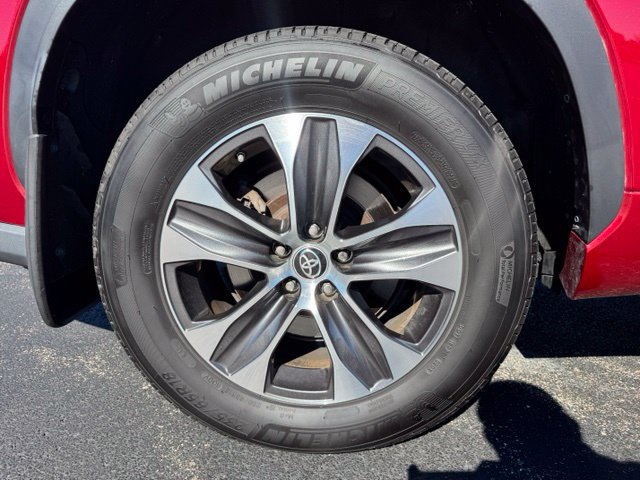 Certified 2022 Toyota Highlander XLE AWD/4WD image 10