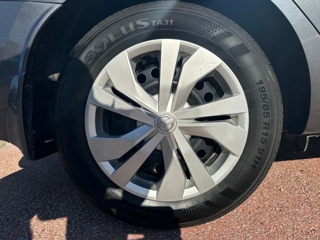 Used 2025 Nissan Versa S w/ Trunk Package image 29