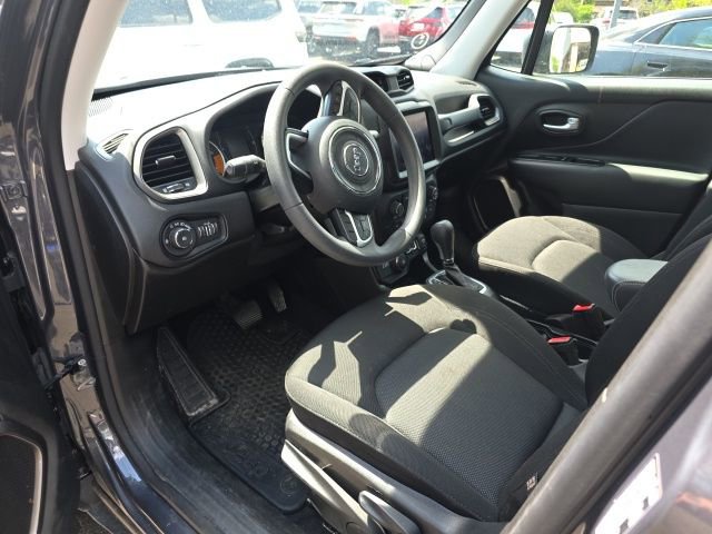 Used 2023 Jeep Renegade Latitude w/ Sun & Fun Group AWD/4WD image 11