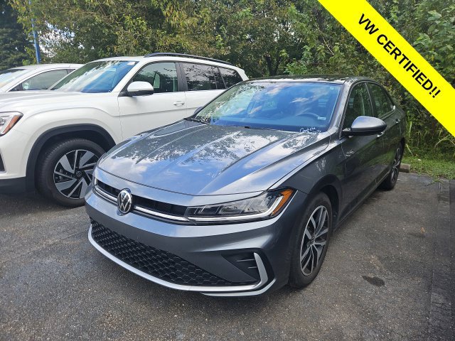 Certified 2025 Volkswagen Jetta SE FWD image 1