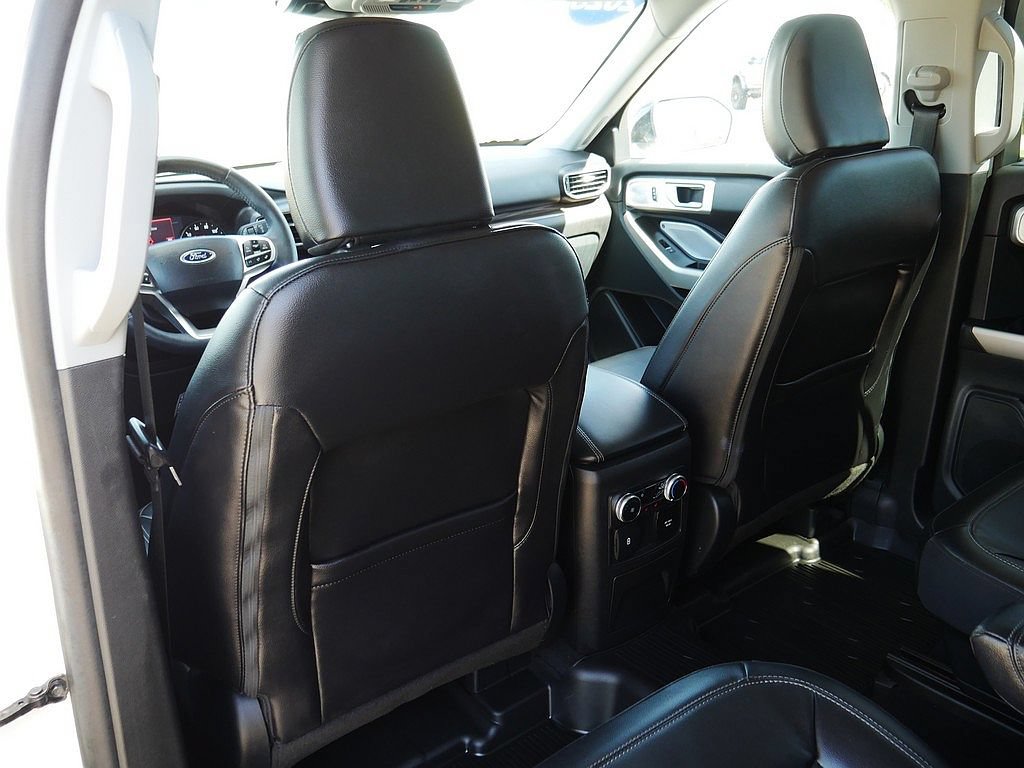 Used 2023 Ford Explorer Limited w/ Limited Technology Package AWD/4WD image 16