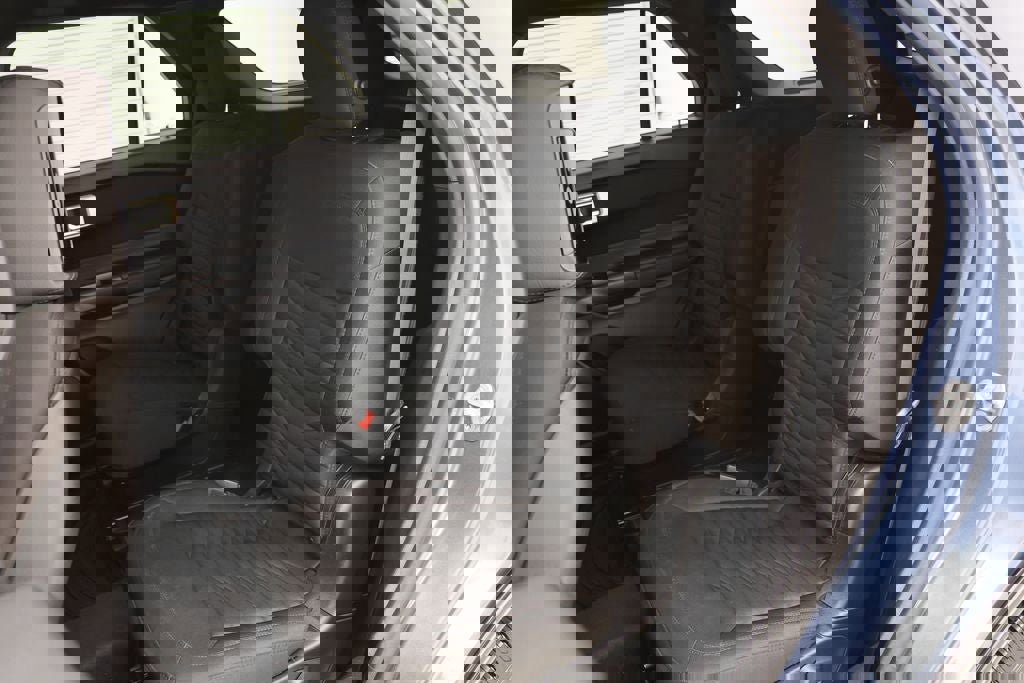 Used 2020 Ford Explorer XLT image 12