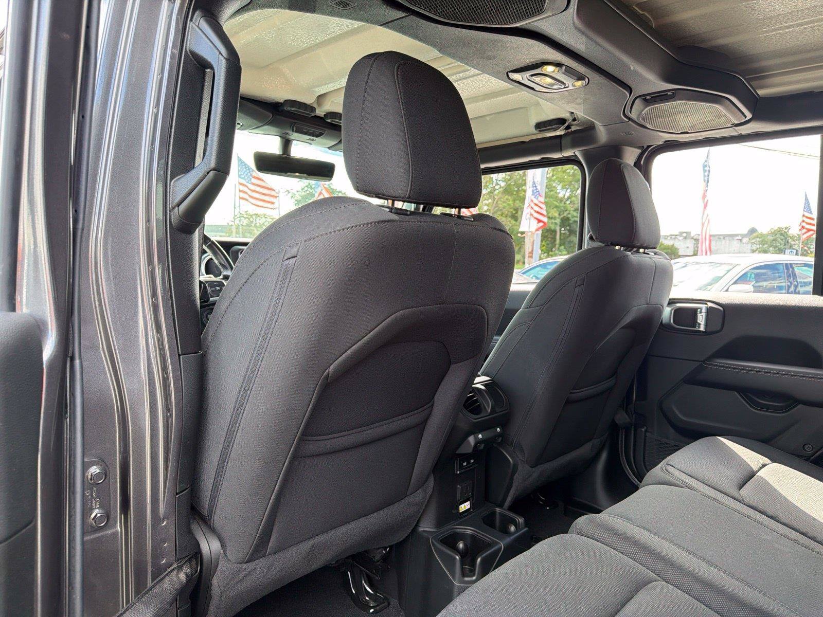 Used 2022 Jeep Wrangler Unlimited Sahara AWD/4WD image 23