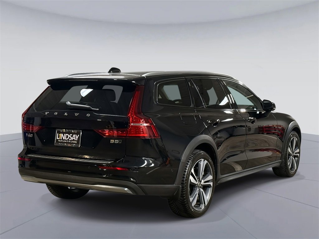 Used 2023 Volvo V60 B5 Cross Country Plus w/ Climate Package image 10