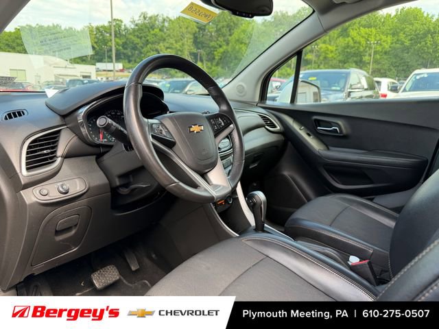 Used 2018 Chevrolet Trax LT w/ LT Convenience Package FWD image 9