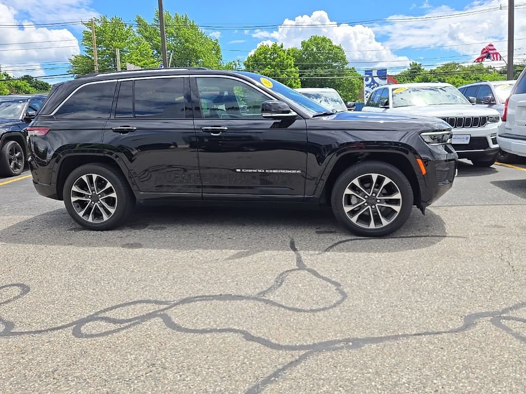 Certified 2023 Jeep Grand Cherokee Overland w/ Luxury Tech Group IV AWD/4WD image 3