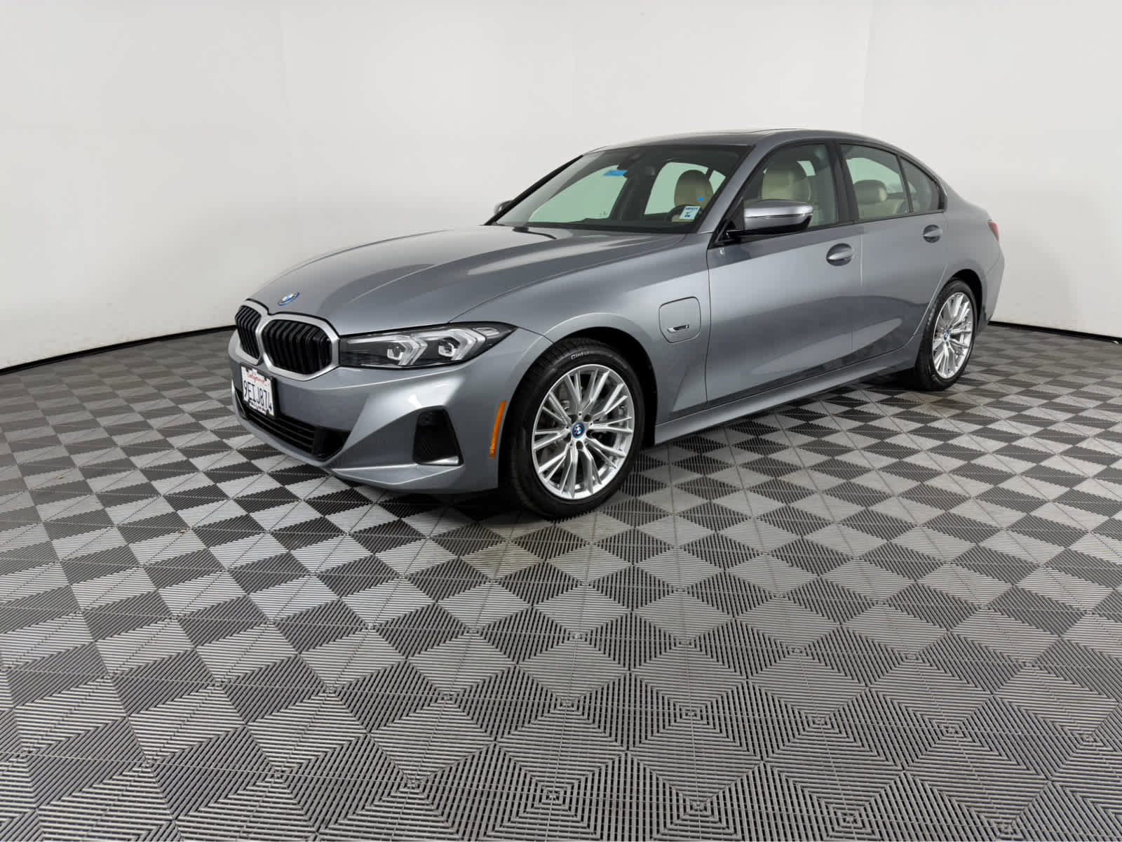 Used 2023 BMW 330e w/ Convenience Package image 7