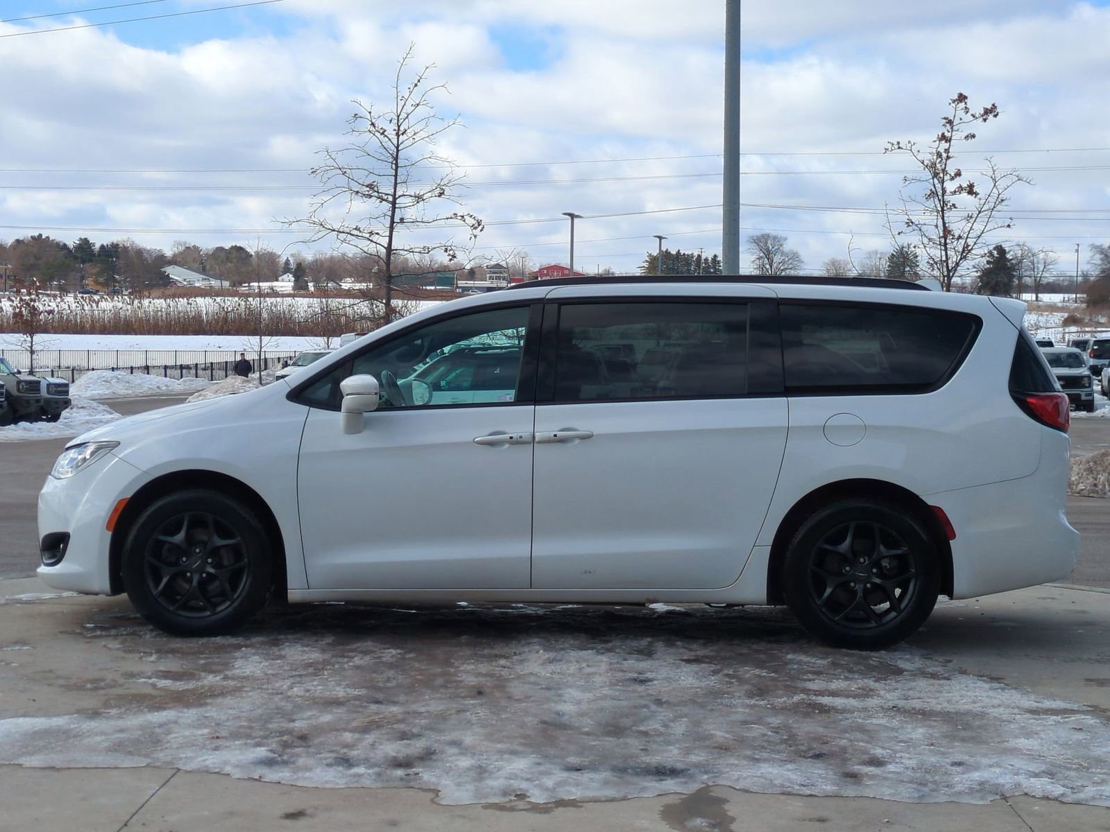Used 2019 Chrysler Pacifica Limited w/ S Appearance Package image 3