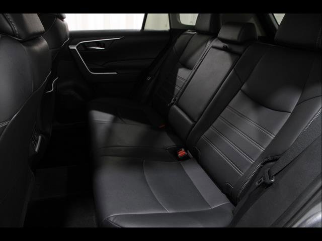 Used 2020 Toyota RAV4 XLE Premium image 17