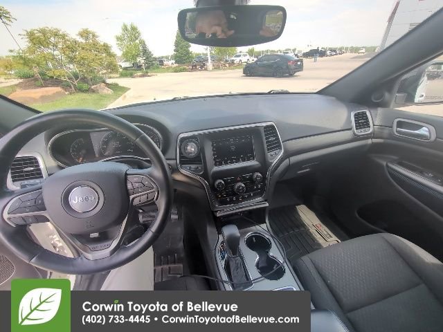 Used 2019 Jeep Grand Cherokee Laredo AWD/4WD image 38