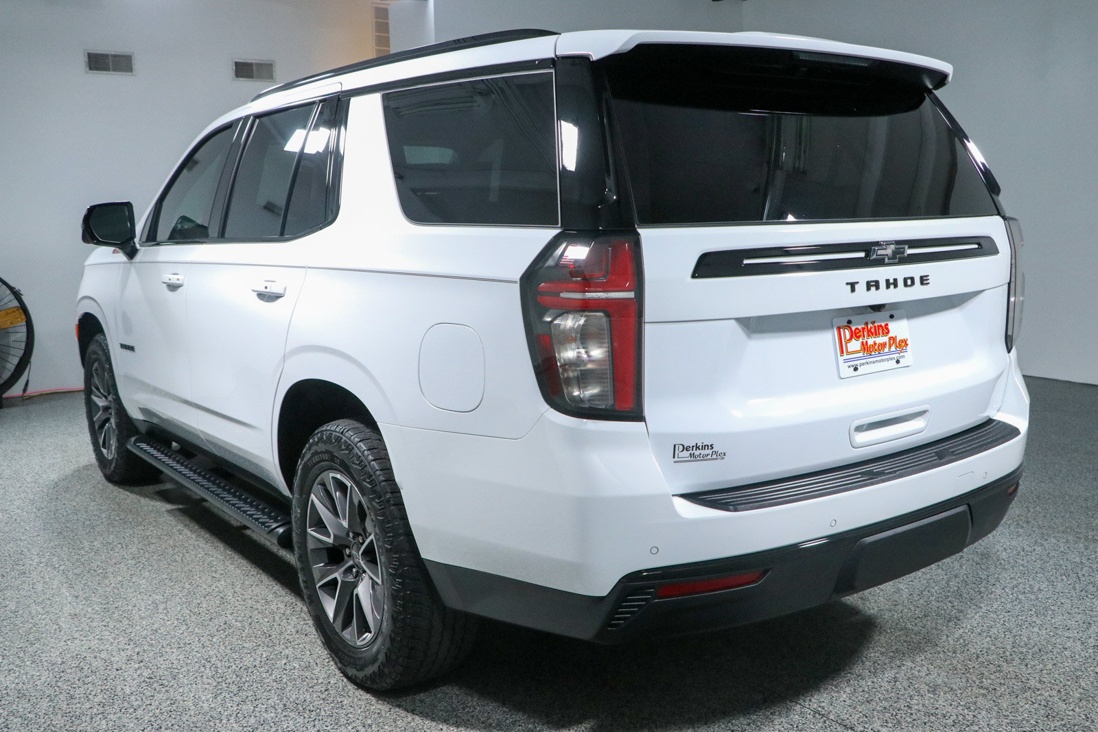 Used 2023 Chevrolet Tahoe Z71 w/ Luxury Package AWD/4WD image 9