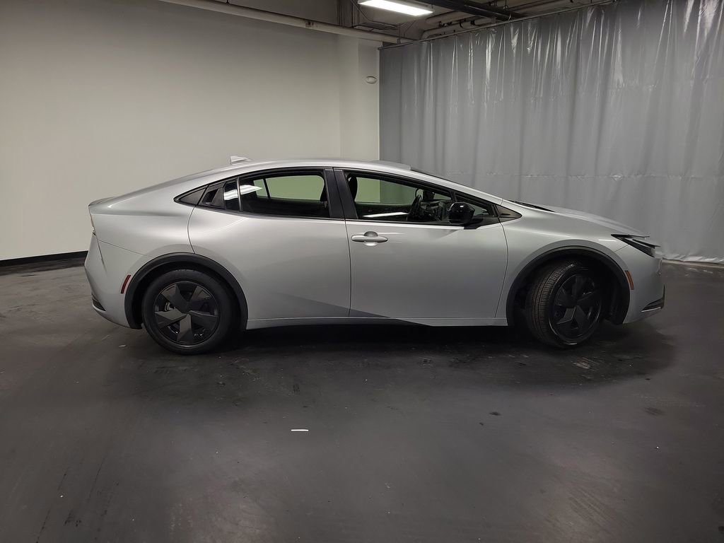 Used 2024 Toyota Prius LE image 9