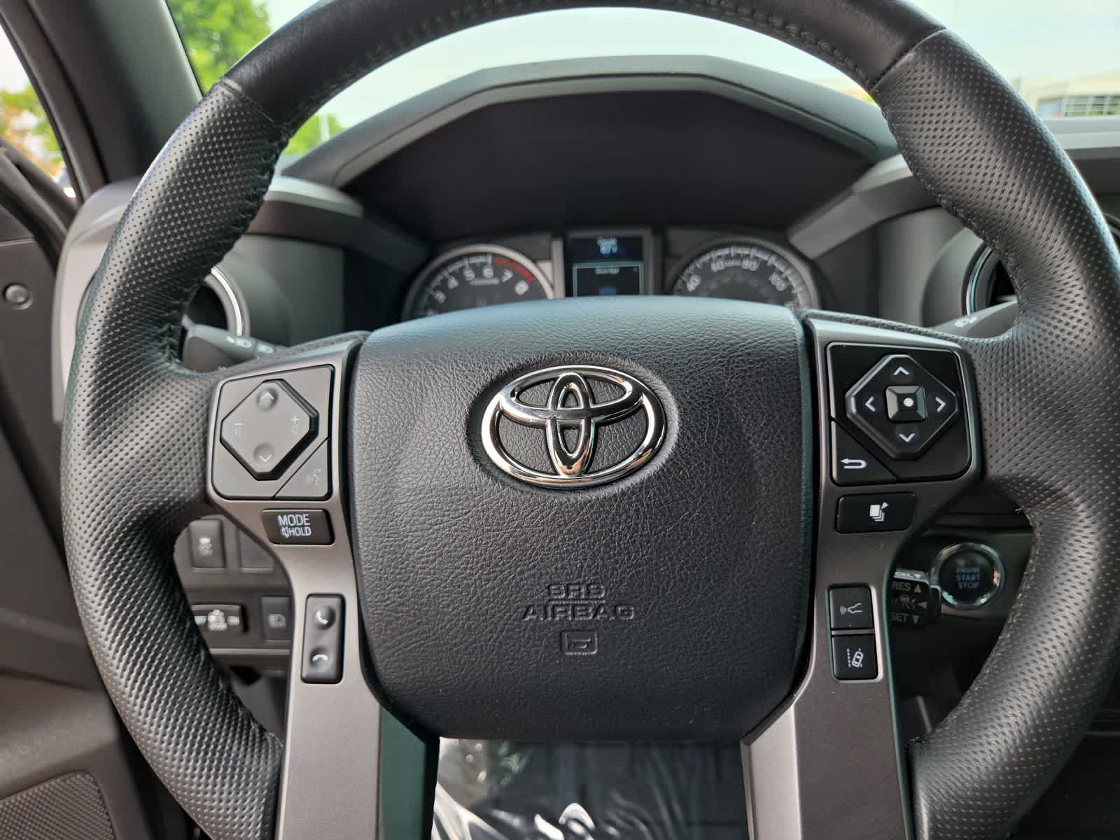 Used 2022 Toyota Tacoma TRD Off-Road w/ Technology Package AWD/4WD image 23