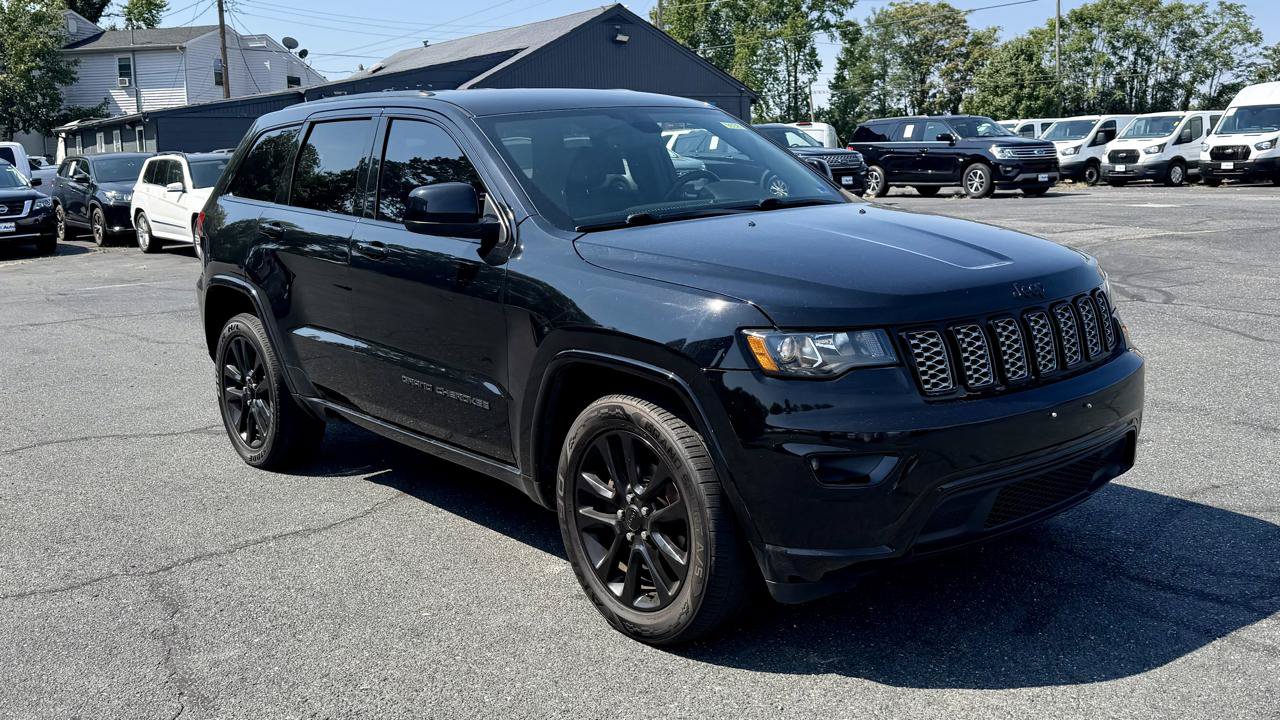 Used 2019 Jeep Grand Cherokee Altitude AWD/4WD image 4
