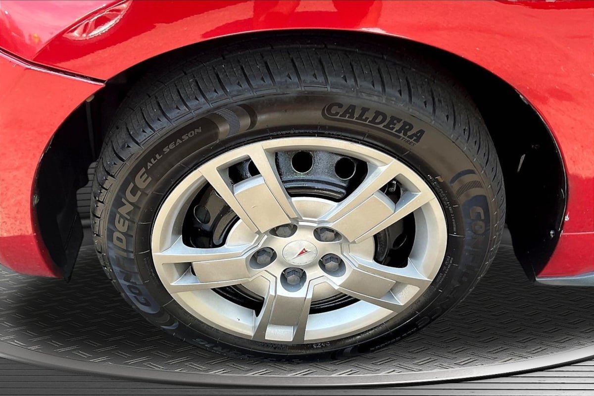 Used 2010 Pontiac Vibe w/ Preferred Package FWD image 31