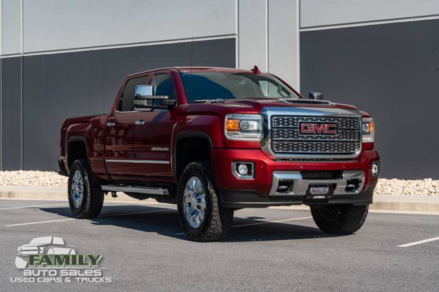 Used 2018 GMC Sierra 2500 Denali w/ Duramax Plus Package AWD/4WD image 13