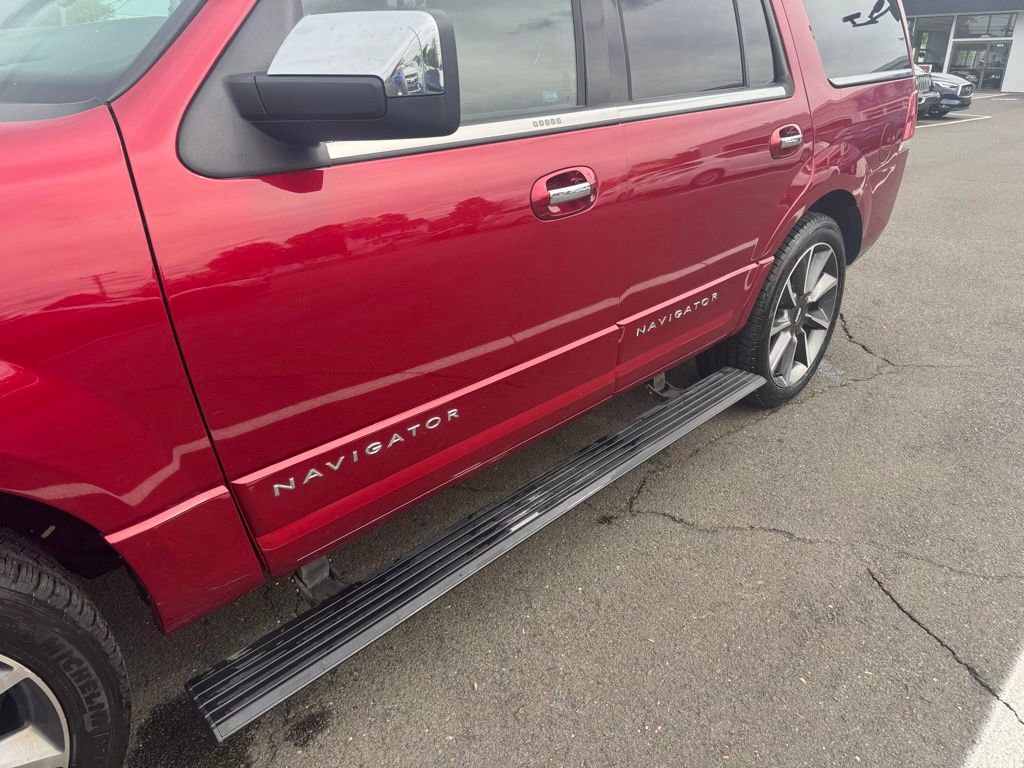 Used 2017 Lincoln Navigator Reserve AWD/4WD image 13
