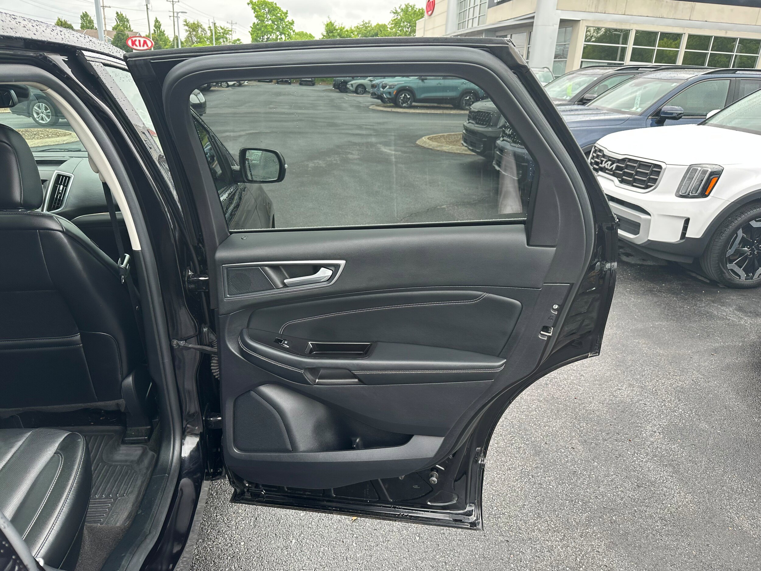 Used 2020 Ford Edge Titanium w/ Equipment Group 301A AWD/4WD image 18