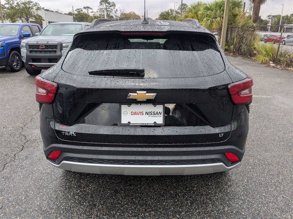 Used 2025 Chevrolet Trax LT w/ LT Convenience Package image 5