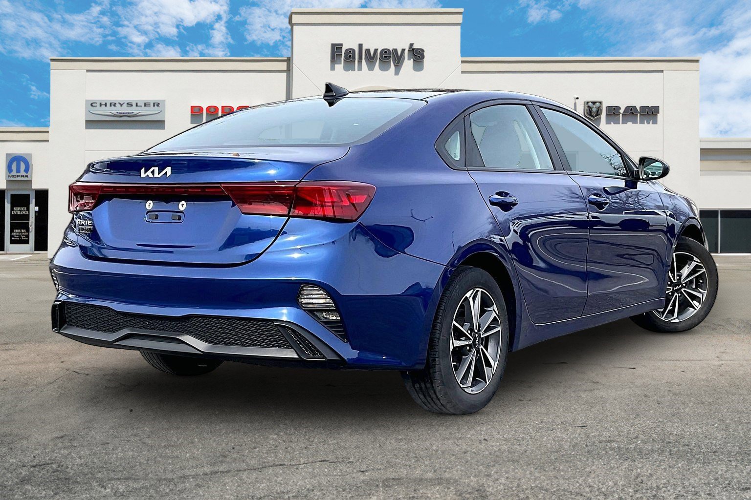 Used 2023 Kia Forte LXS image 2