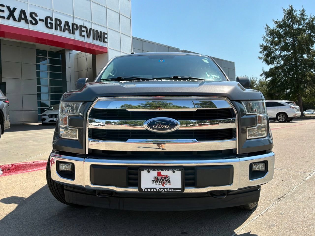 Used 2017 Ford F150 Lariat w/ Equipment Group 501A Mid AWD/4WD image 3
