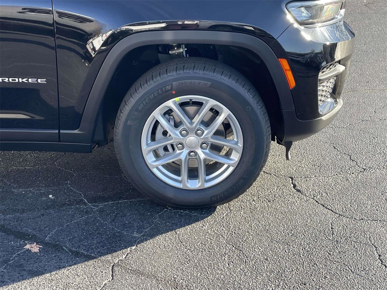 New 2025 Jeep Grand Cherokee Laredo X image 13