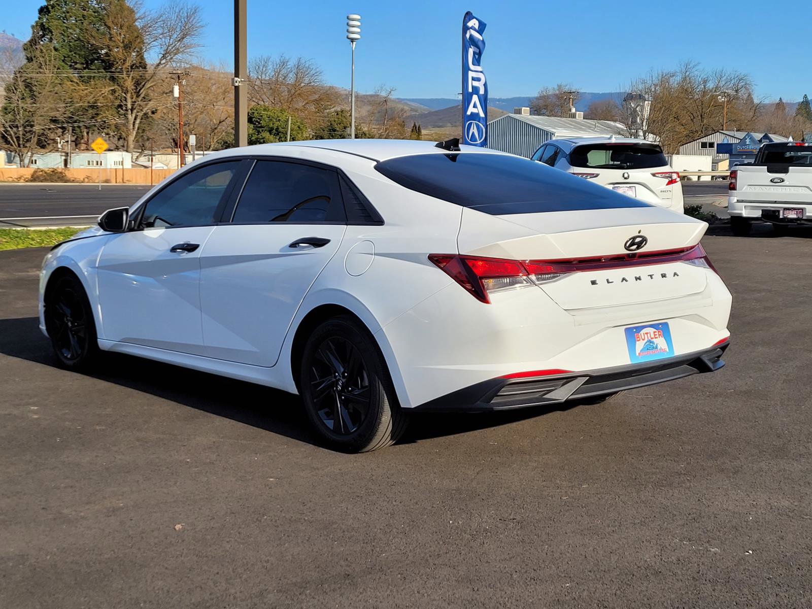 Used 2023 Hyundai Elantra SEL w/ Cargo Package image 7