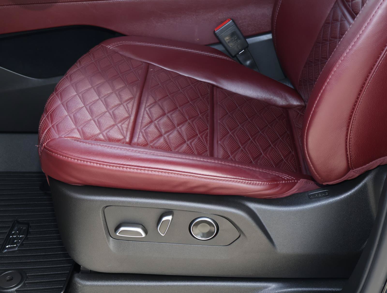 Certified 2026 Cadillac Escalade Luxury w/ LPO, Floor Liner Package AWD/4WD image 21