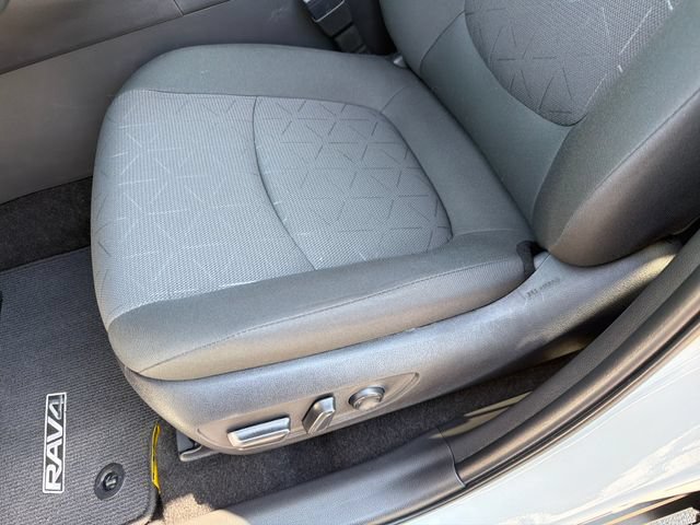 Used 2025 Toyota RAV4 XLE AWD/4WD image 20