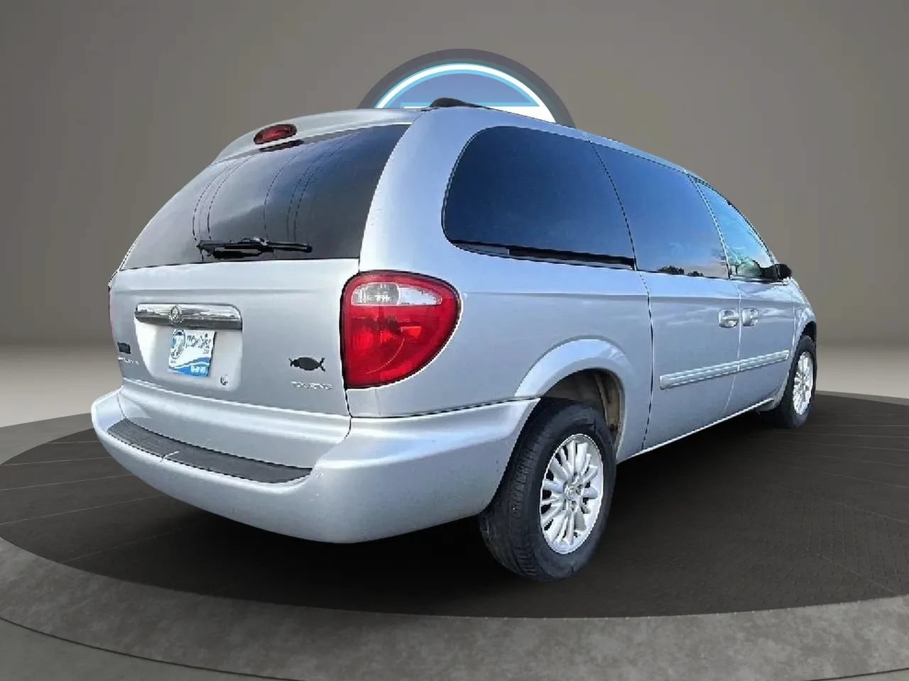 Used 2004 Chrysler Town & Country Touring FWD image 8