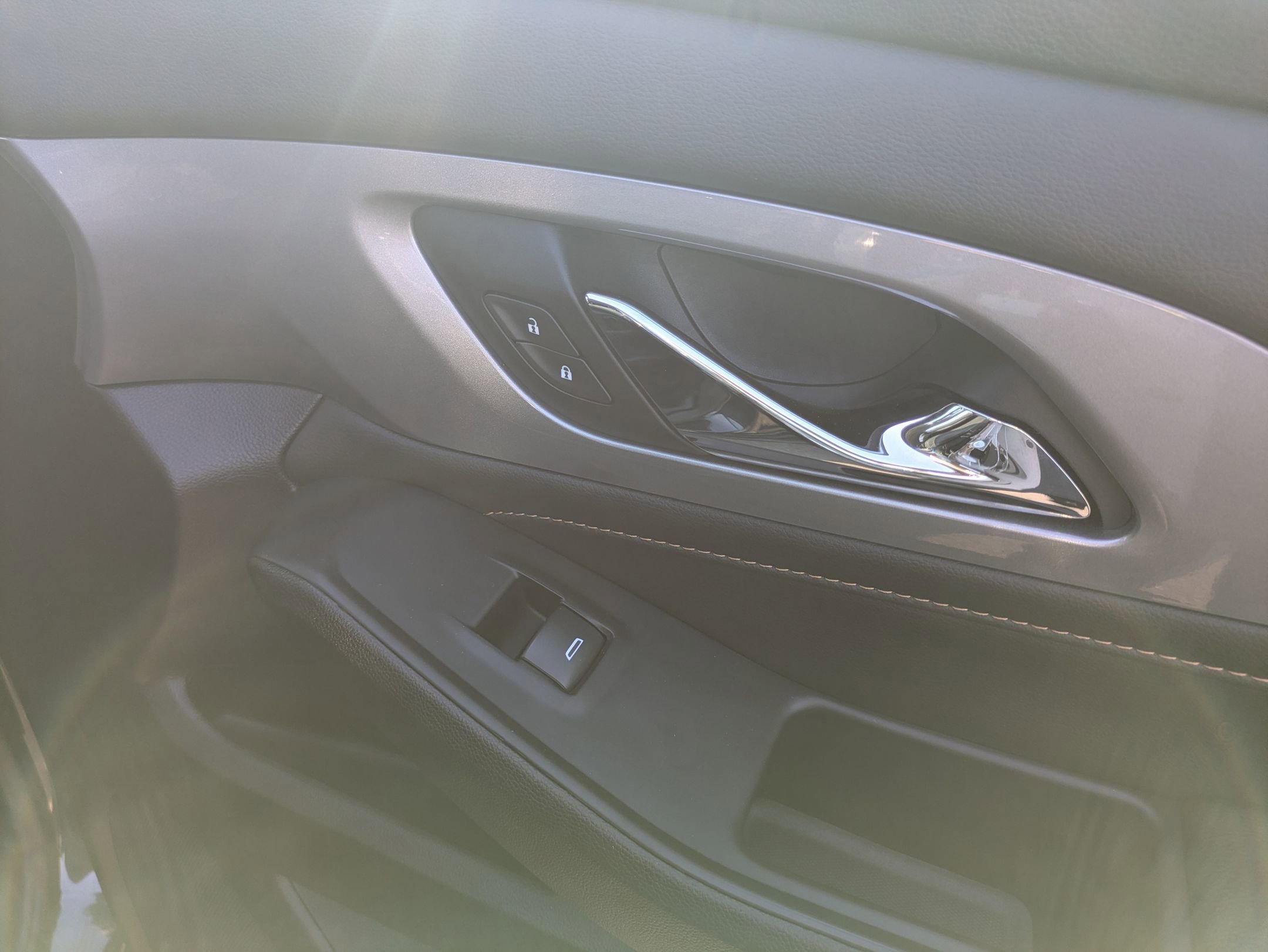 Used 2021 Chevrolet Traverse RS image 36