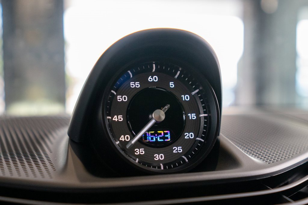 New 2025 Porsche Taycan image 31