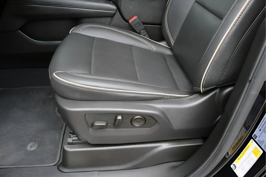 Used 2025 Chevrolet Tahoe Premier AWD/4WD image 13