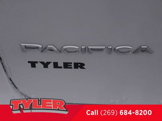 New 2026 Chrysler Pacifica Pinnacle w/ Trailer Tow Group AWD/4WD image 13