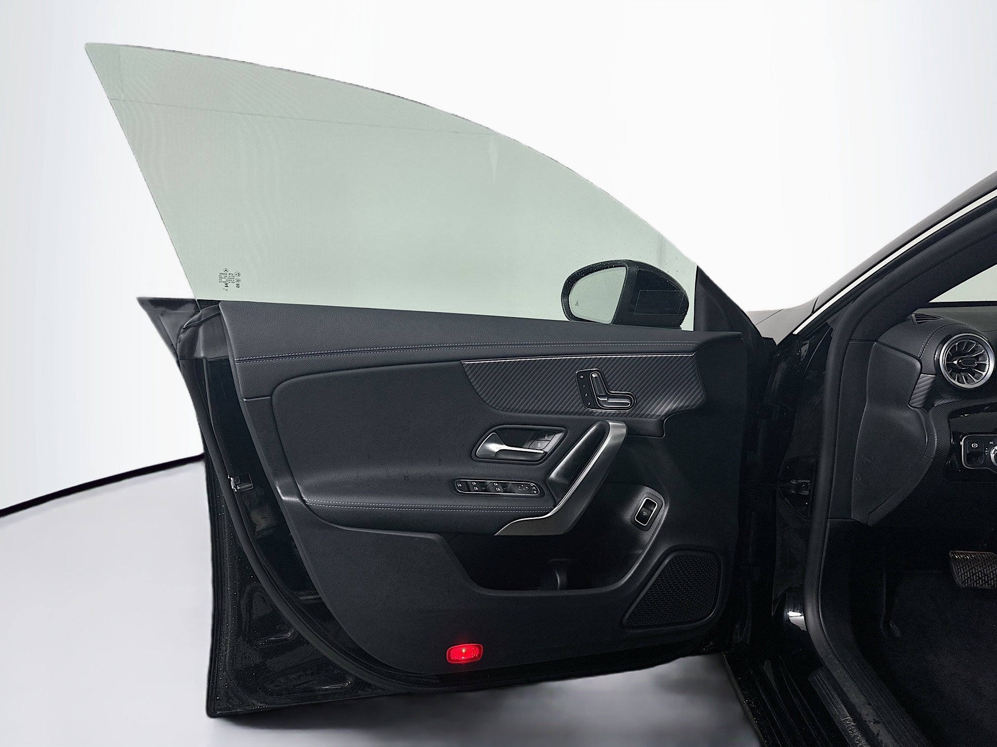 Used 2025 Mercedes-Benz CLA 250 4MATIC image 26