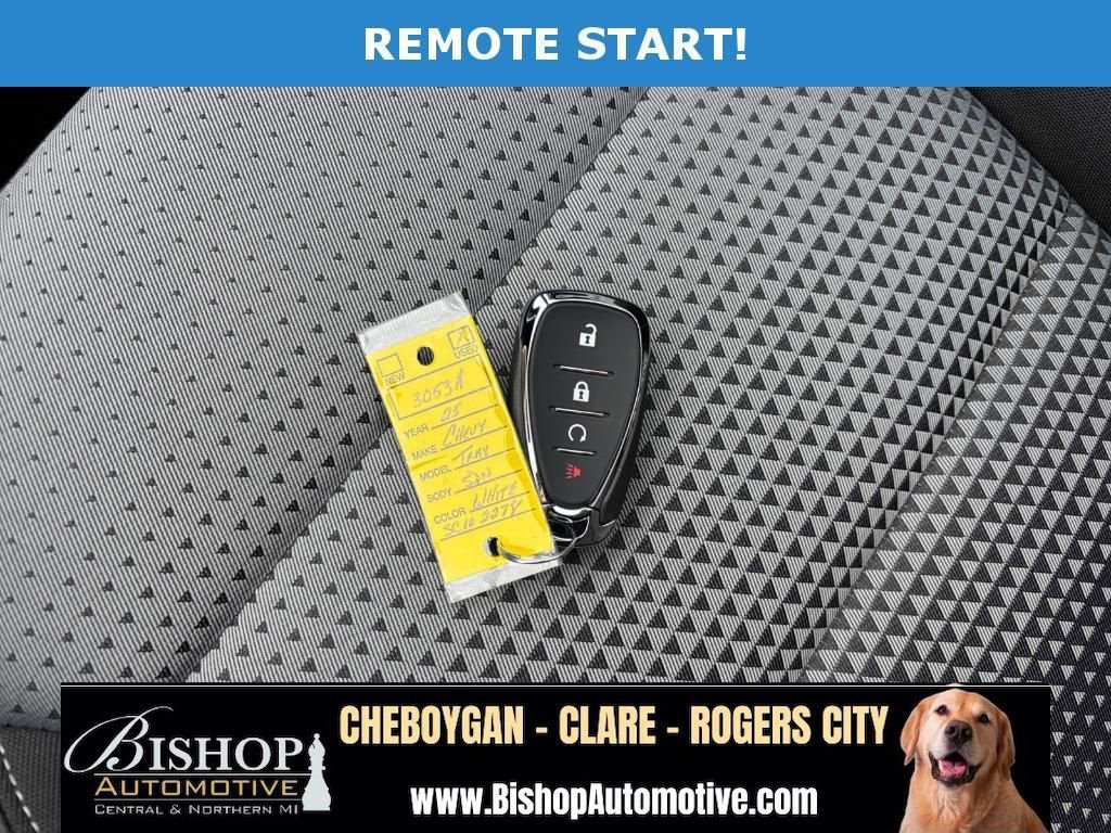 Used 2025 Chevrolet Trax LT w/ LT Convenience Package FWD image 12