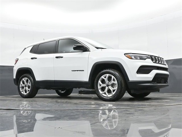 Used 2025 Jeep Compass Sport image 39