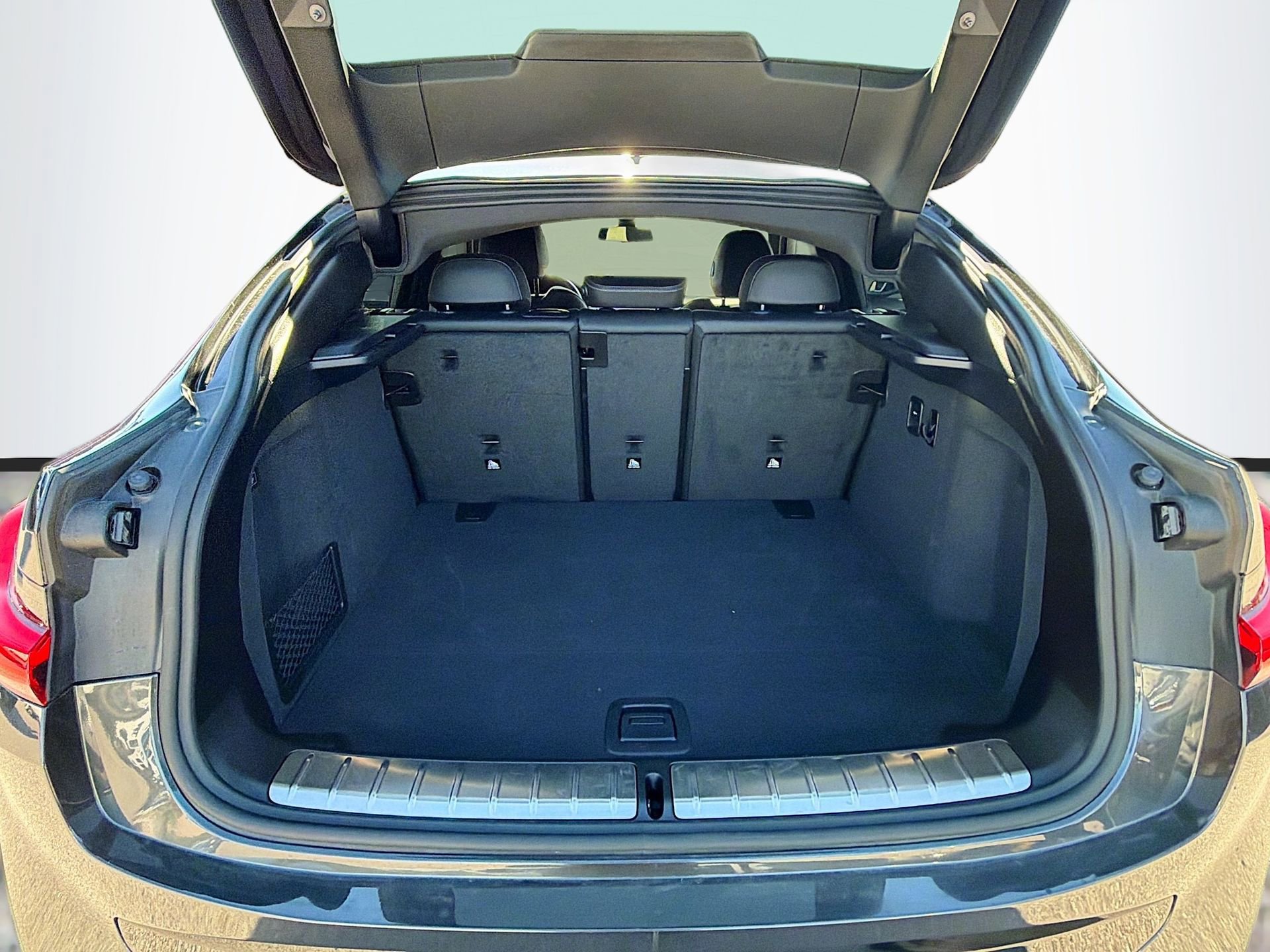 Certified 2025 BMW X4 xDrive30i image 13