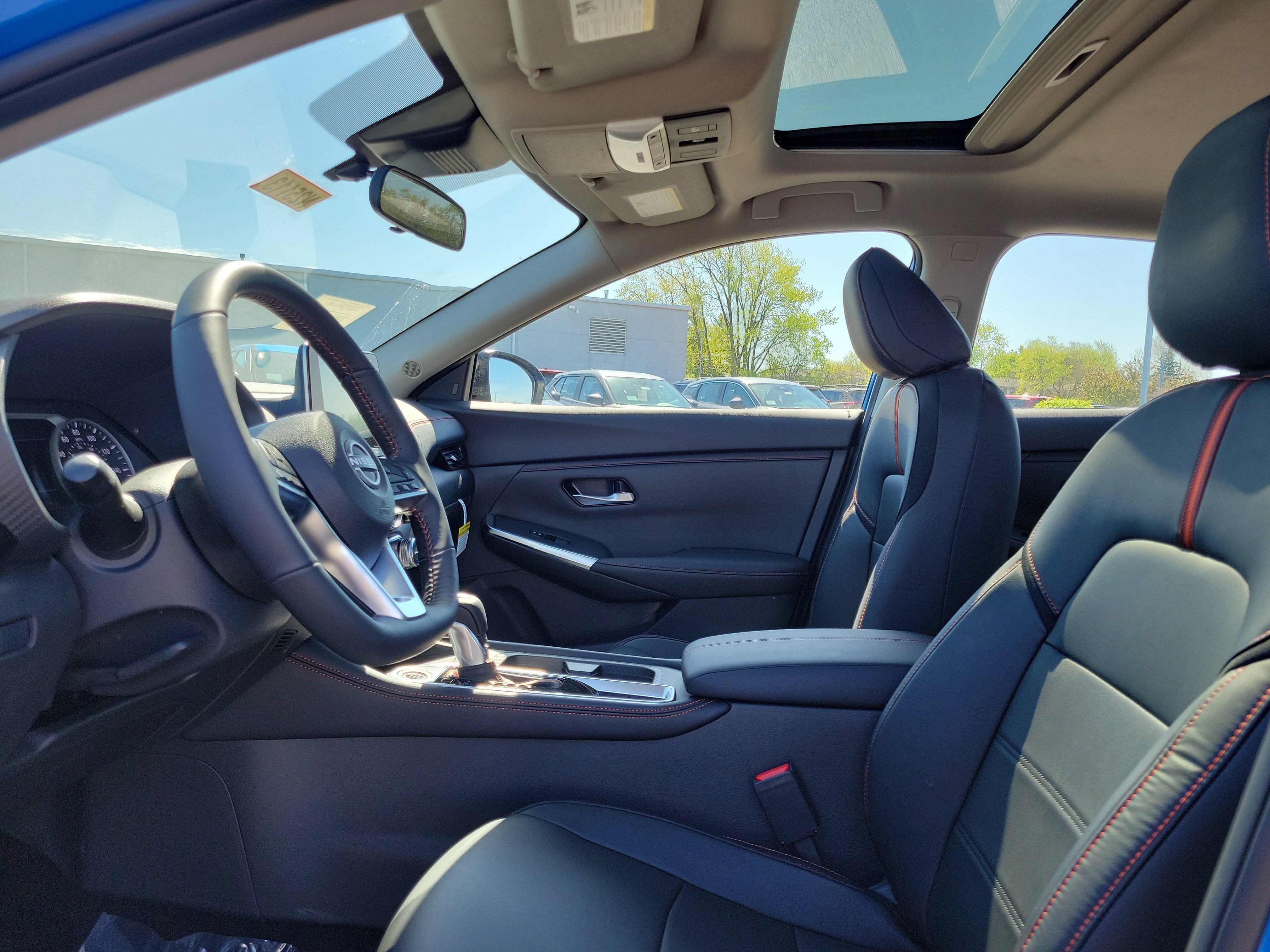 Used 2025 Nissan Sentra SR w/ SR Premium Package image 15