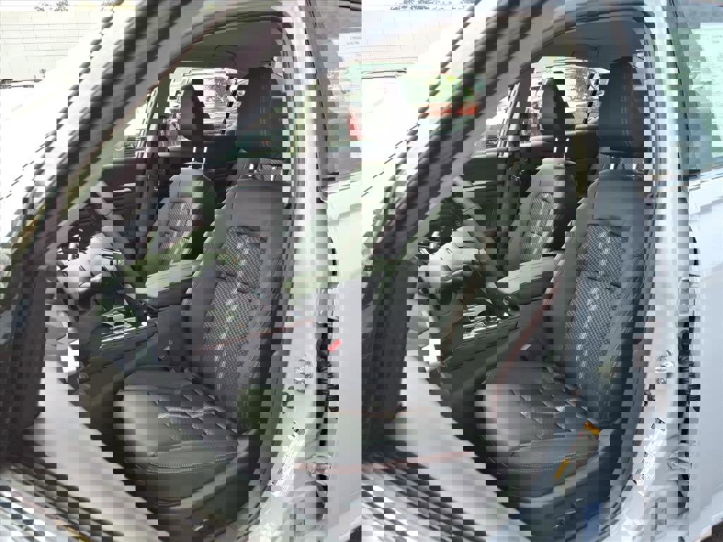 New 2025 Nissan Altima 2.5 SR image 4