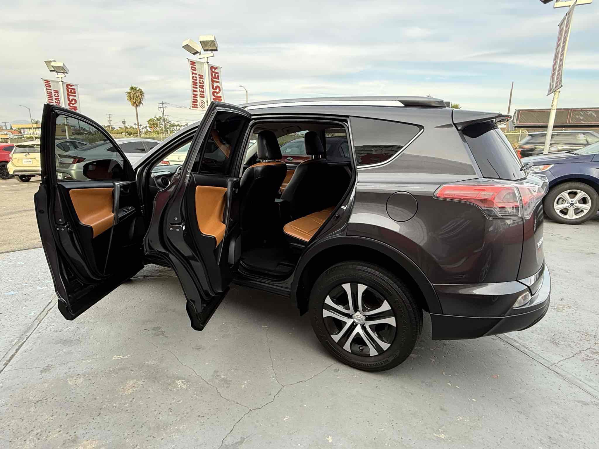 Used 2017 Toyota RAV4 LE image 73