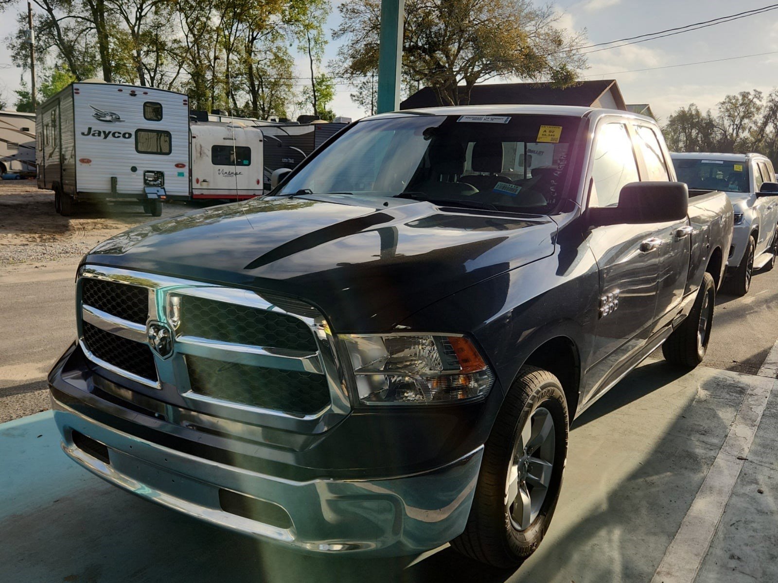 Used 2018 RAM 1500 Classic SLT image 2