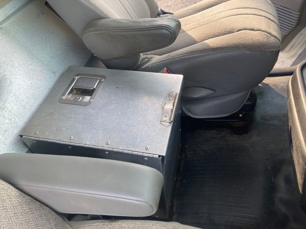 Used 2018 Chevrolet Express 2500 w/ Driver Convenience Package image 30