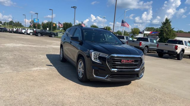 Used 2023 GMC Terrain SLE w/ Driver Convenience Package FWD image 3