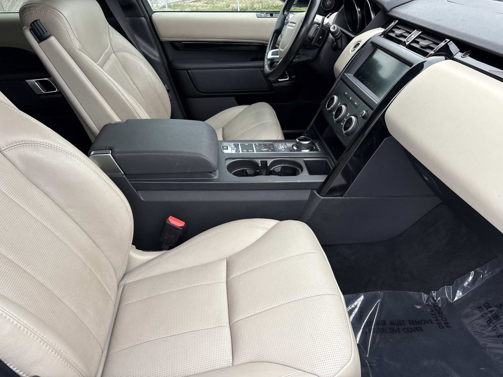 Used 2018 Land Rover Discovery SE image 33